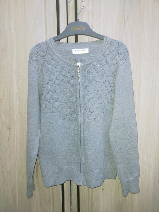 Продам школьные блузки