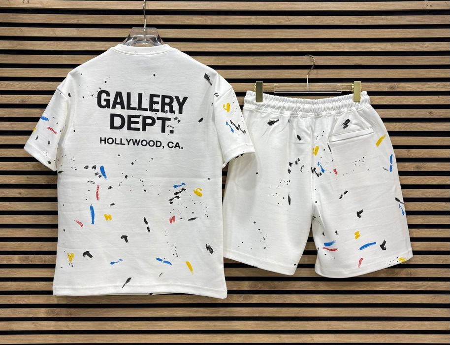 Compleu alb negru Gallery dept  / Essentials  / syna world