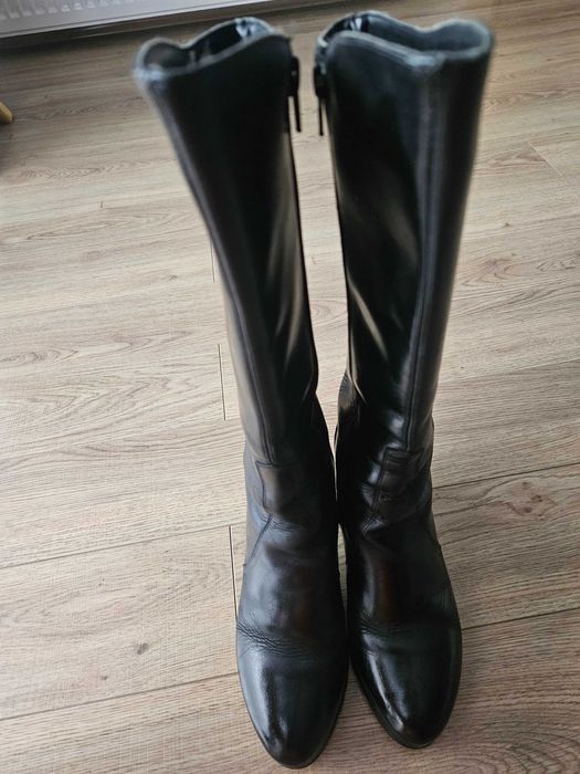 Cizme negre de piele