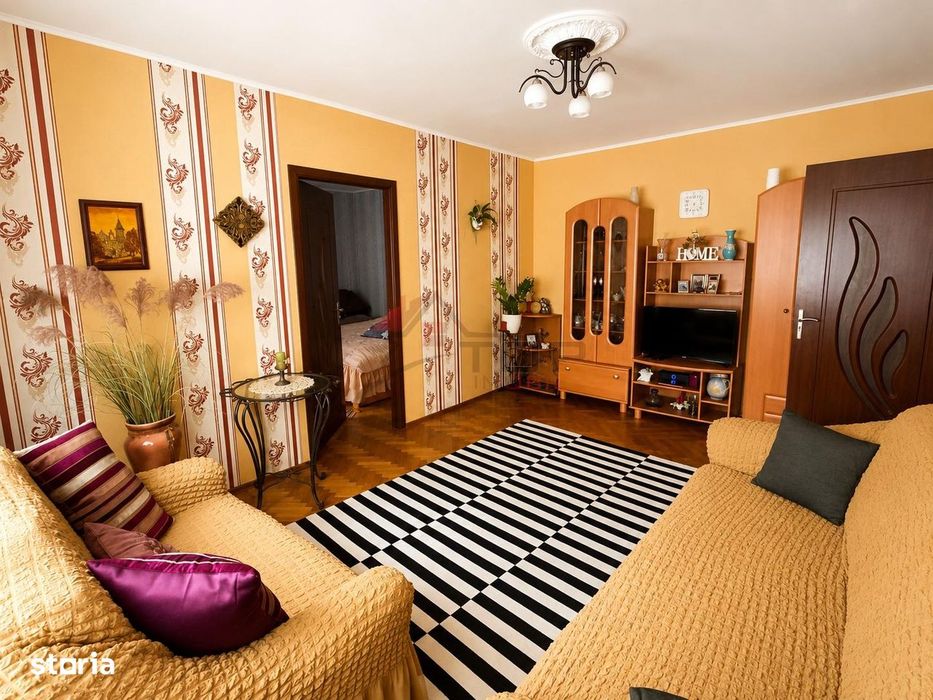 Vanzare apartament 3 camere - Podu Ros - bulevard etaj 2