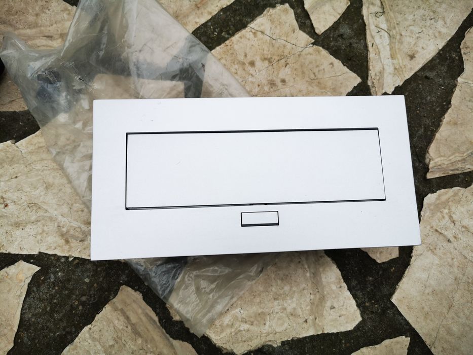 Priza incorporabila noua