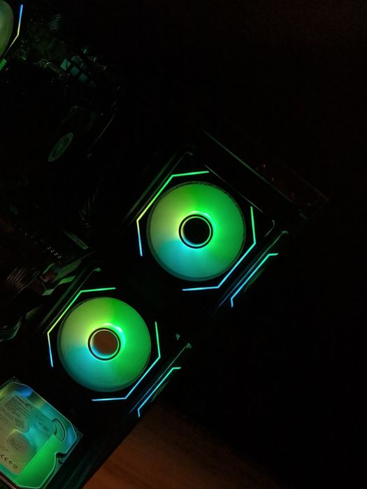 Игровой компьютер как i7 10700 /RX 580 8g/16 D4