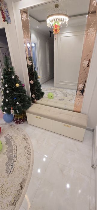 Обувной подставки. Oyoq kiyim qo'yish uchun javon