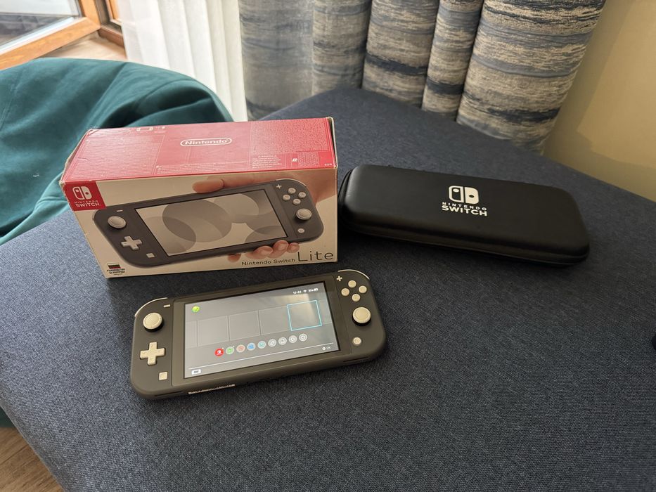 Nintendo Switch Lite + 64GB + калъф + оригинално зарядно