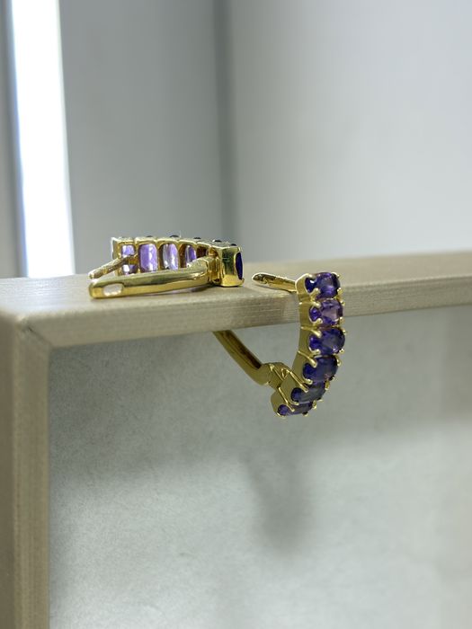 Золотые серьги с александридом