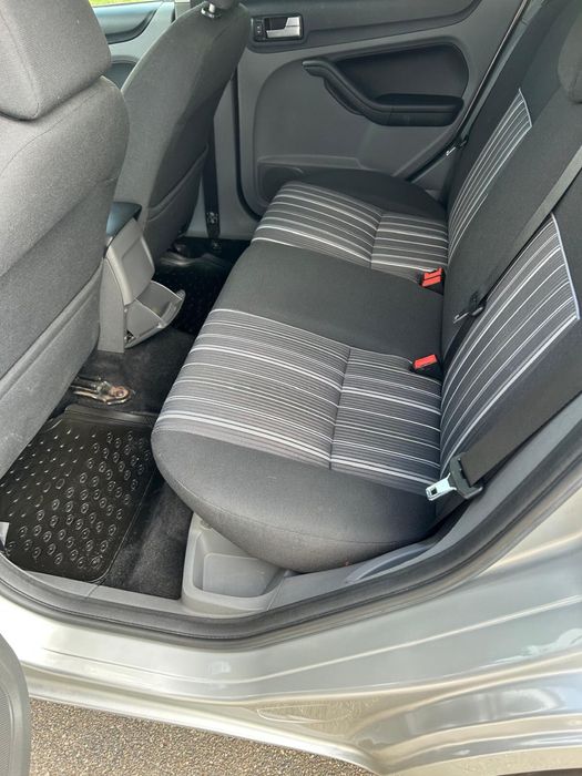 Ford Focus  TITANIUM 1,6 diesel Euro 5 consum mic proprietar revizii la zi