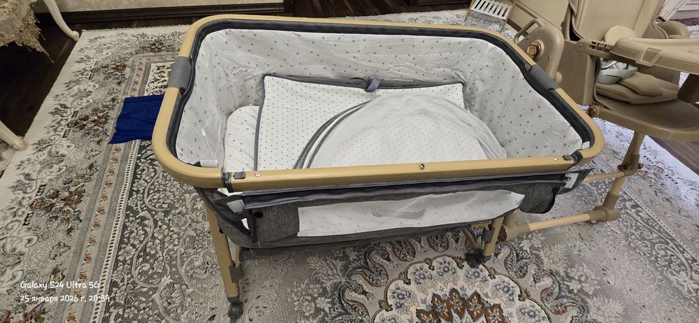 Продам манежку и стульчик для кормления