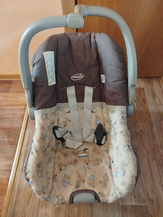 Продам детское кресло в машину!