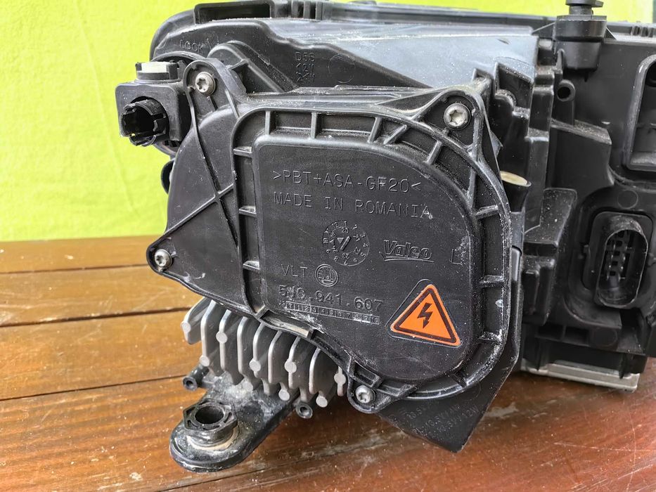 Фар за Skoda Rapid Xenon / Шкода Рапид Ксенон