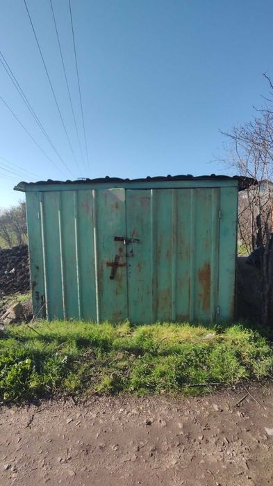 Продавам метален гараж