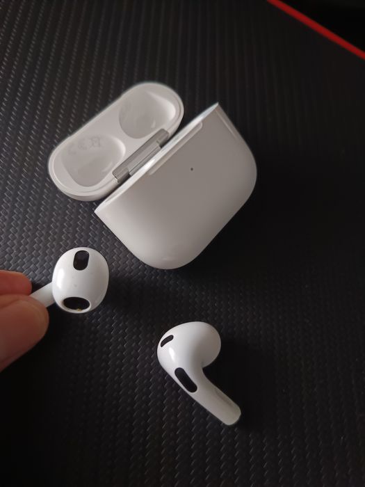 Vând căști Apple Airpods
