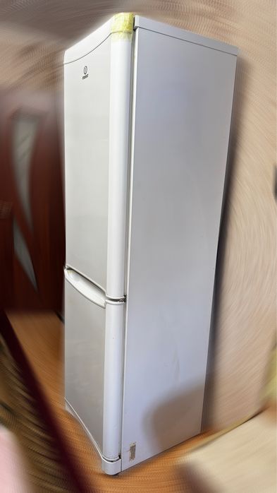 Холодтльник Indesit BA20