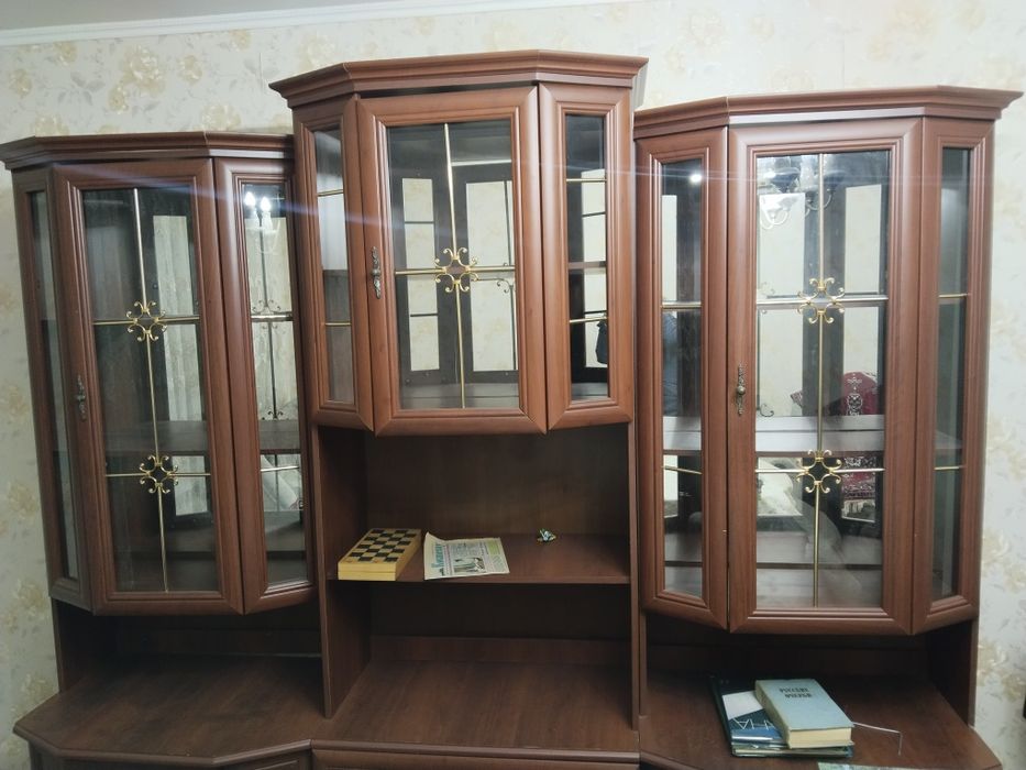 Отдам даром гостиную горку