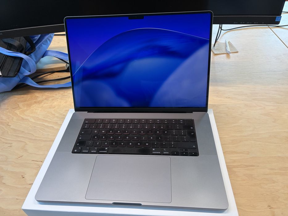 Apple MacBook Pro 16" (2021) - M1 Pro / 32GB RAM / 1TB SSD