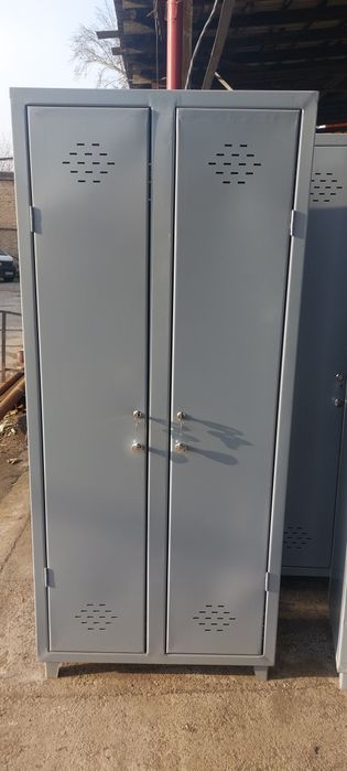 Кийим илиш учун тайёр шкаф