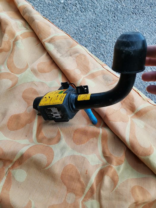 Два броя сваляеми тегличи за Volvo