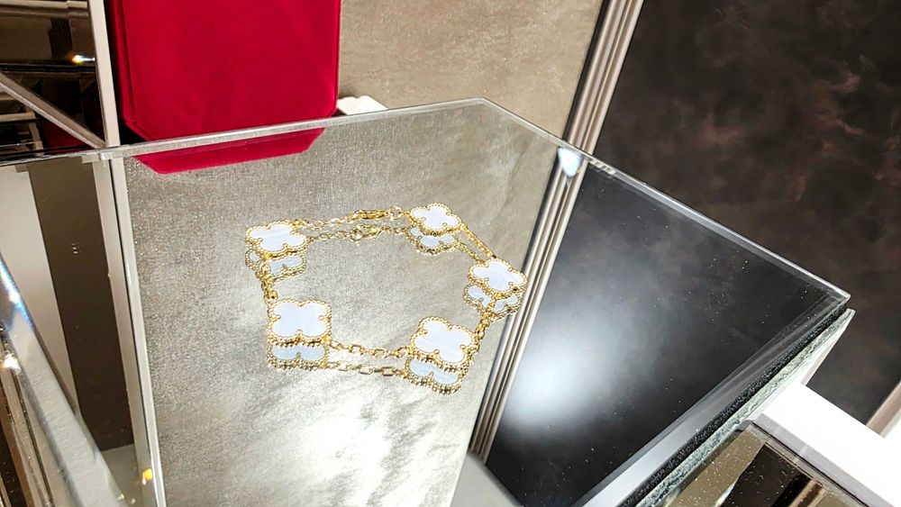 Van Cleef & Arpels VCA Gold Chalcedony 5 Alhambra Дамска Гривна