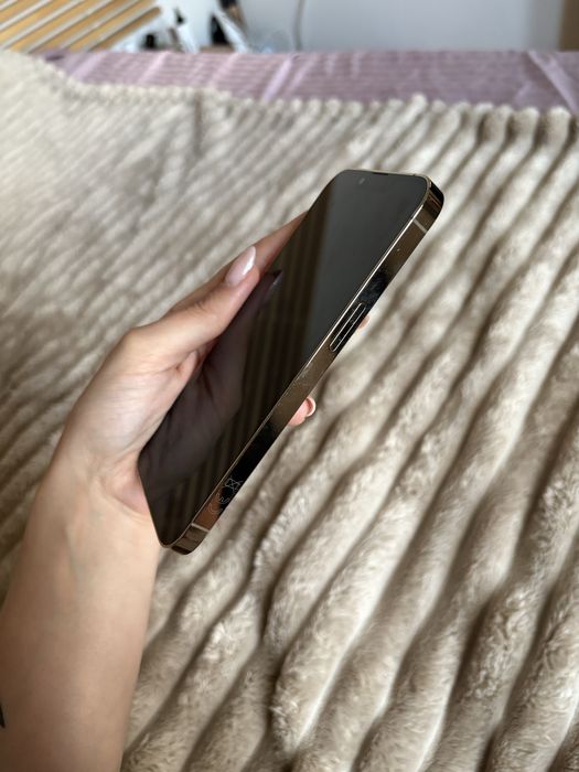 iPhone 13 Pro & AirPods 3rd generation bundle