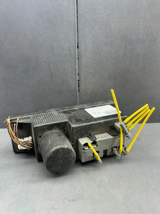 Pompa vacuum inchidere 2108002548 Mercedes-Benz E-Class 1996