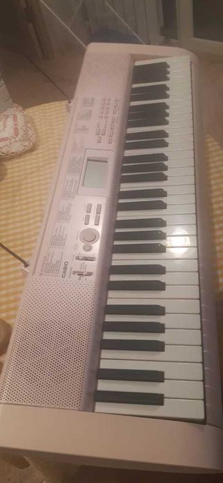 электрическое пианино (синтезатор) CASIO