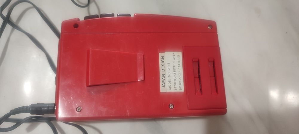2 aparate audio cu casetă tip walkman