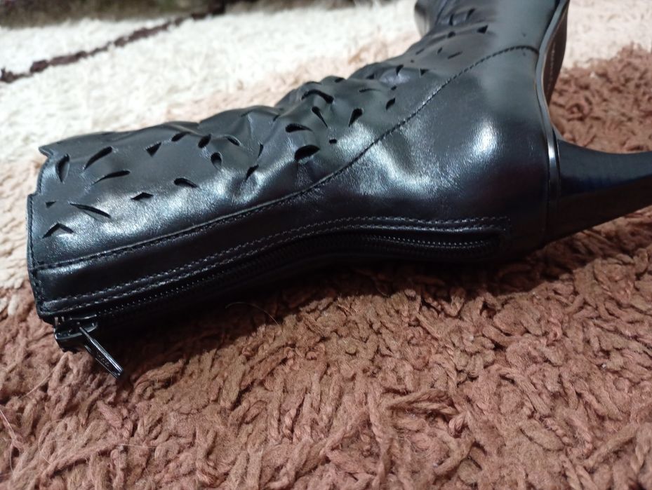 Botine negre, imitație de piele,dantelate, mărimea 37