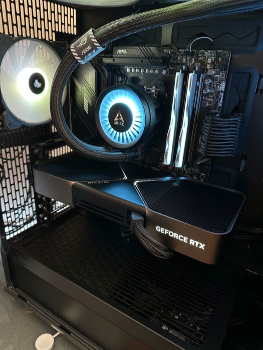 Nvidia RTX 5080 Founders Edition Видеокарта