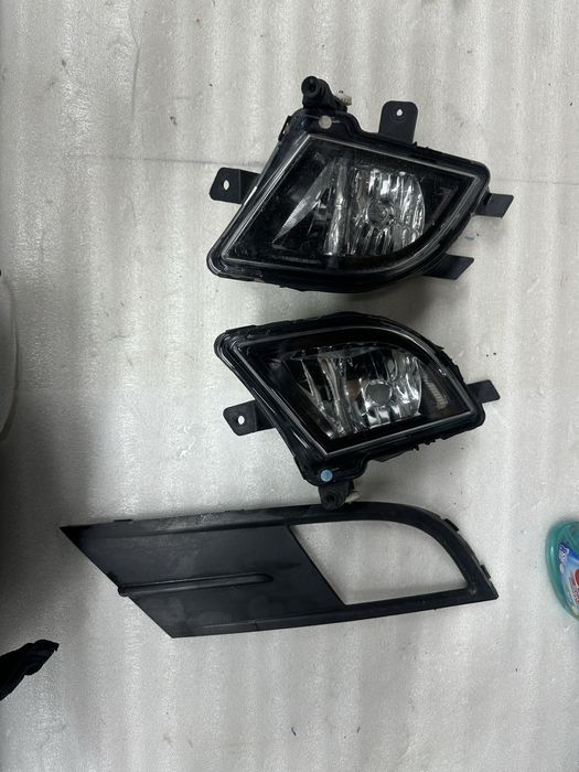 Proiectoare stânga dreapta vw jeta 5 c.facelift.