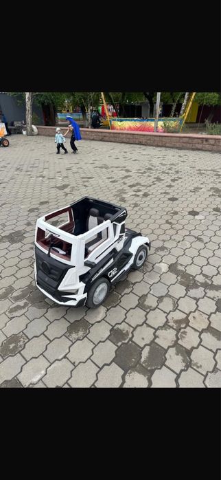 Детский электромобиль