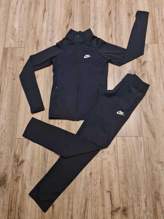 Trening Nike nou cu eticheta – Mărimea M