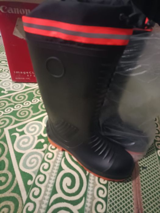 Продам спецодежду и сапоги резиновые