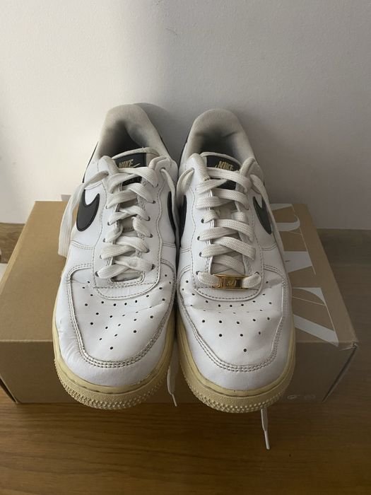 Nike Air Force 1 alb/negru cu detalii aurii – mărimea 40 – stare foarte bună