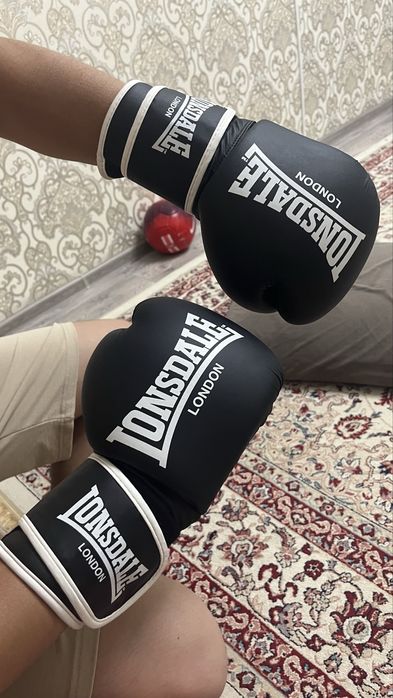 Lonsdale boxing gloves