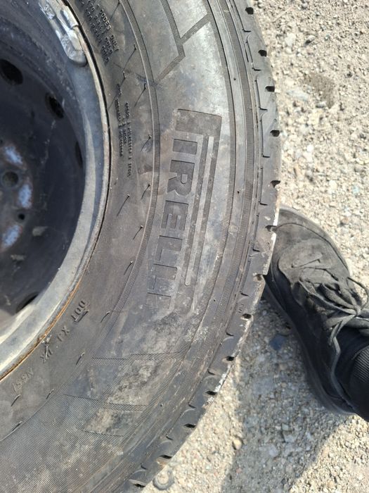 Vand roata rezerva mercedes sprinter are anvelopa 225 70 15 C pireli buna