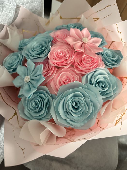 Buchet 17 trandafiri satin