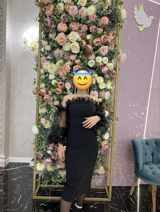 Продаю платье черное облегающее