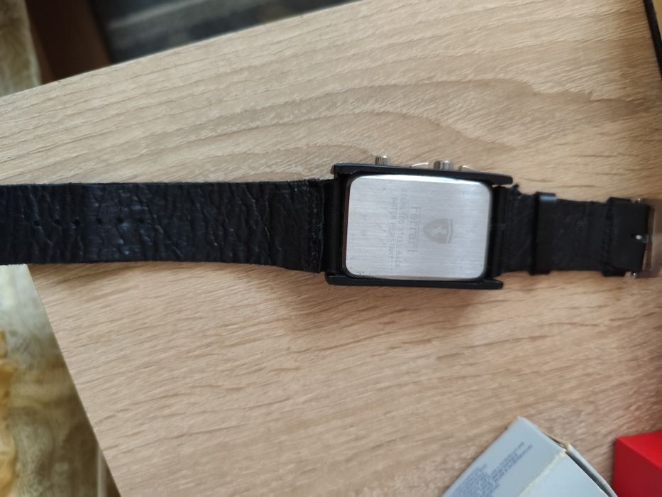 De vânzare ceas ferrari