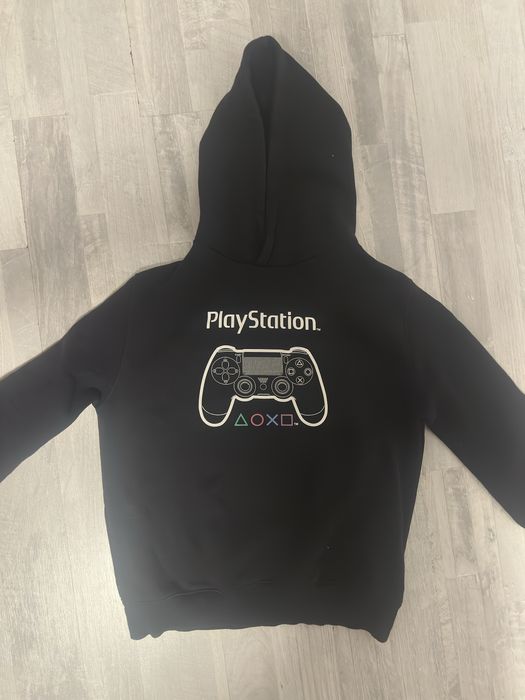 PS4 slim + 2 джойстика +  psn акаунти + ps plus + playstation суитшърт