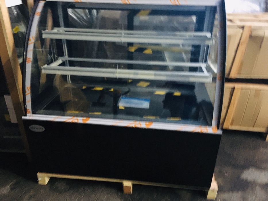 Витрина студена Витрина за торти,пасти и сладки 120см/150см/180см