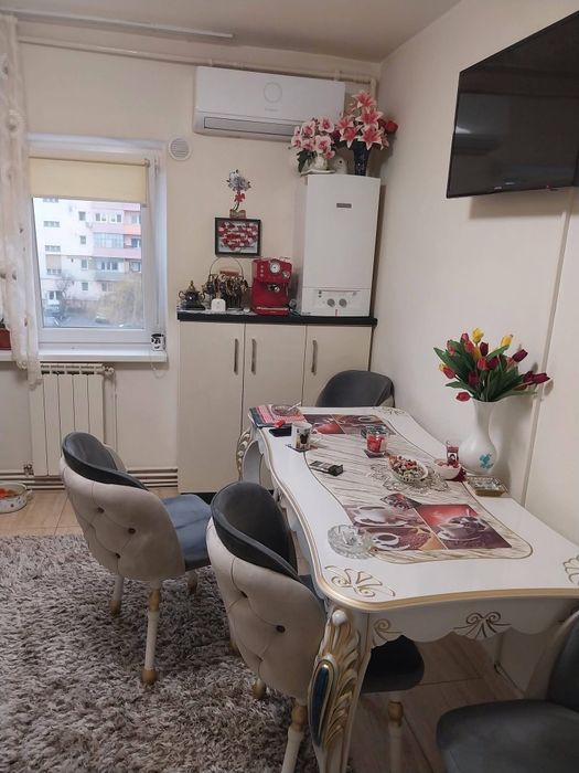 Vând apartament cu 3 camere Orastie