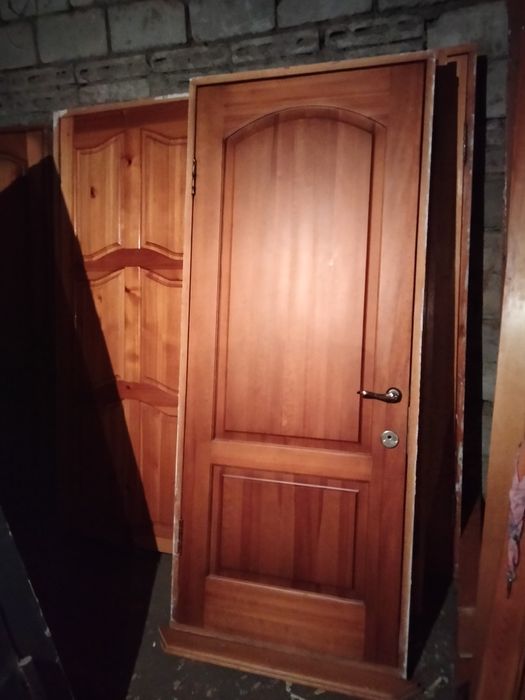Деревянные двери. Арки.