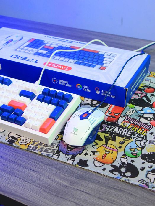 Oq rangdagi kuchli kompyuter to'plami arzon narxda sotiladi