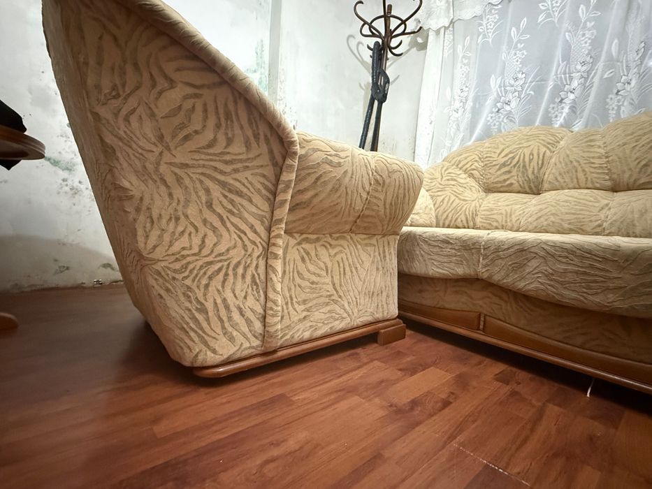 СПЕШНО! Комплект дивани с фотьойли и табуретки – Кубратово