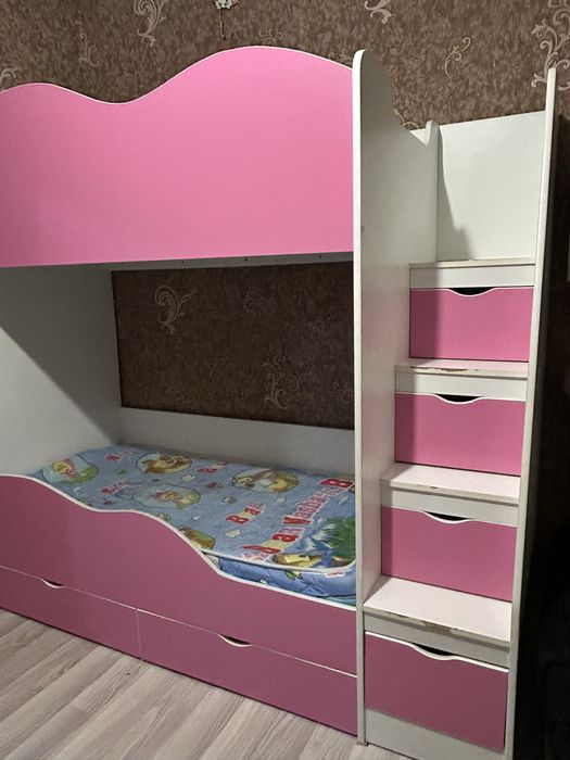 Срочно Письменный стол , двухъярусная кровать