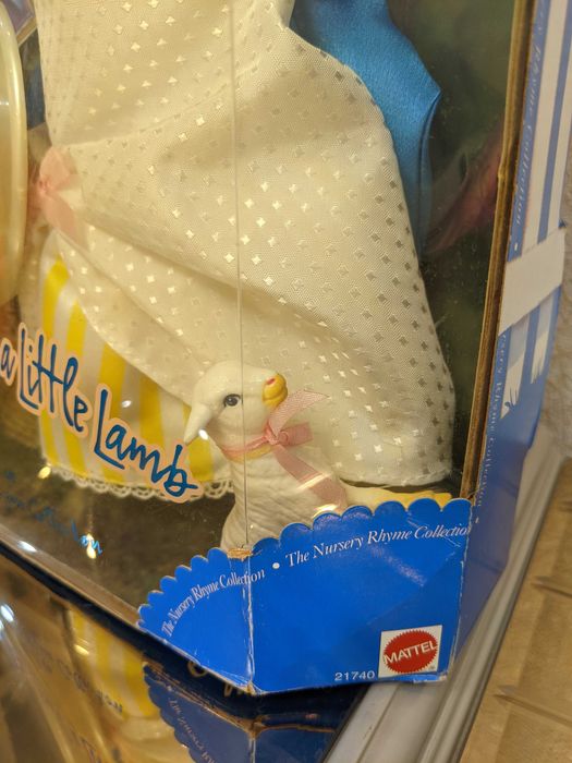 Барби и маленький ягнонок
