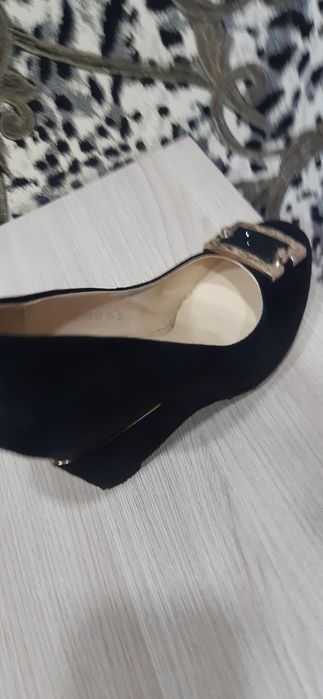 Продам женские туфли