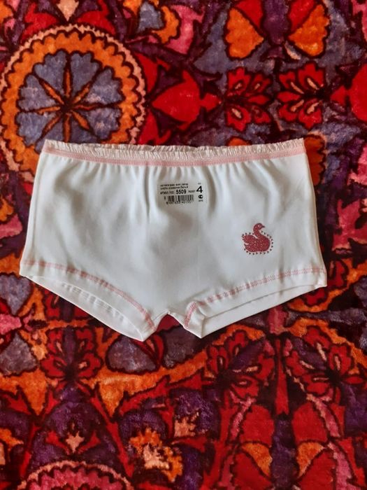 Продам боди и шорты для девочек по 400 тенге.