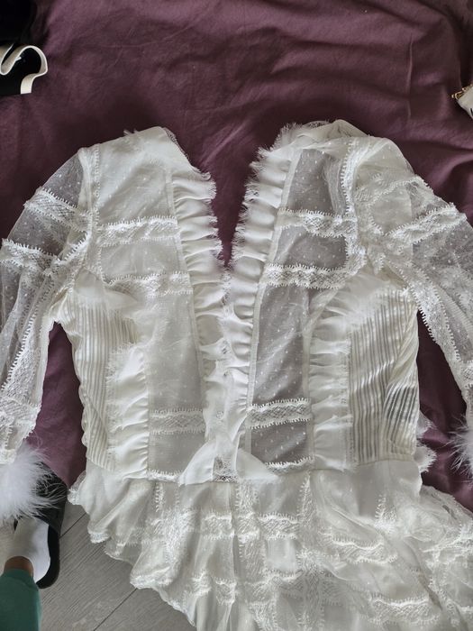 Бяла рокля Алеса