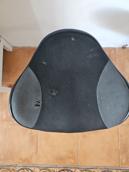 Scaun ergonomic tip sa frizerie cosmetica manichiura