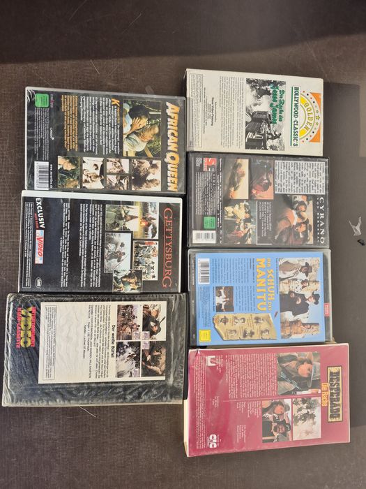 Vând 14 casete video VHS originale colectie filme istorice,Război ,western